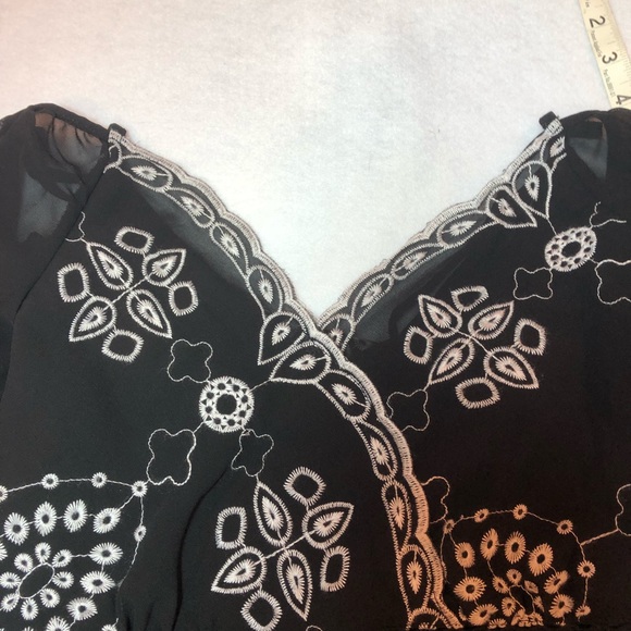 Romeo & Juliet Couture Off the Shoulder Dress - Picture 4 of 7